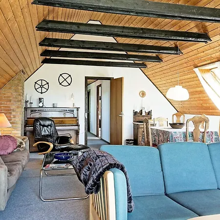 4 Person In Nexo-by Traum * Balke